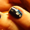 Nail art fleurs bleues